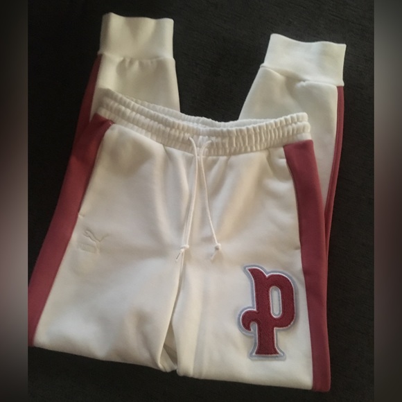 Woman’s Puma Set. Hoodie and Joggers. - Picture 10 of 11